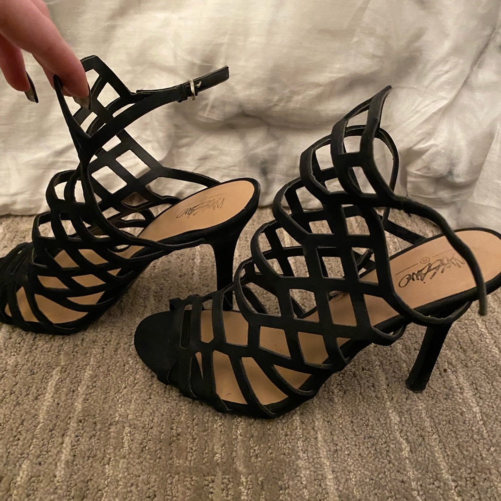 Heels - Picture 3 of 4